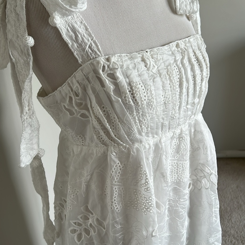FARM Rio Eyelet Embroidered Midi Dress
FARM Rio - Picture 7 of 8